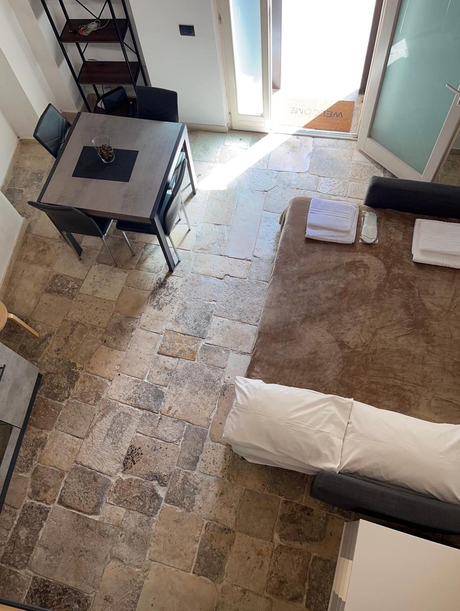 Ground Stone Apartment Bari Luaran gambar