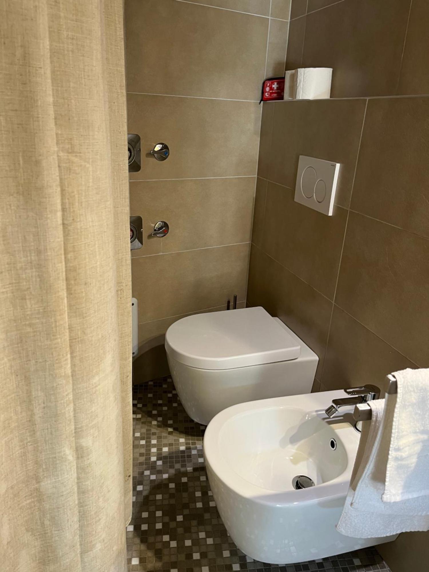 Ground Stone Apartment Bari Luaran gambar