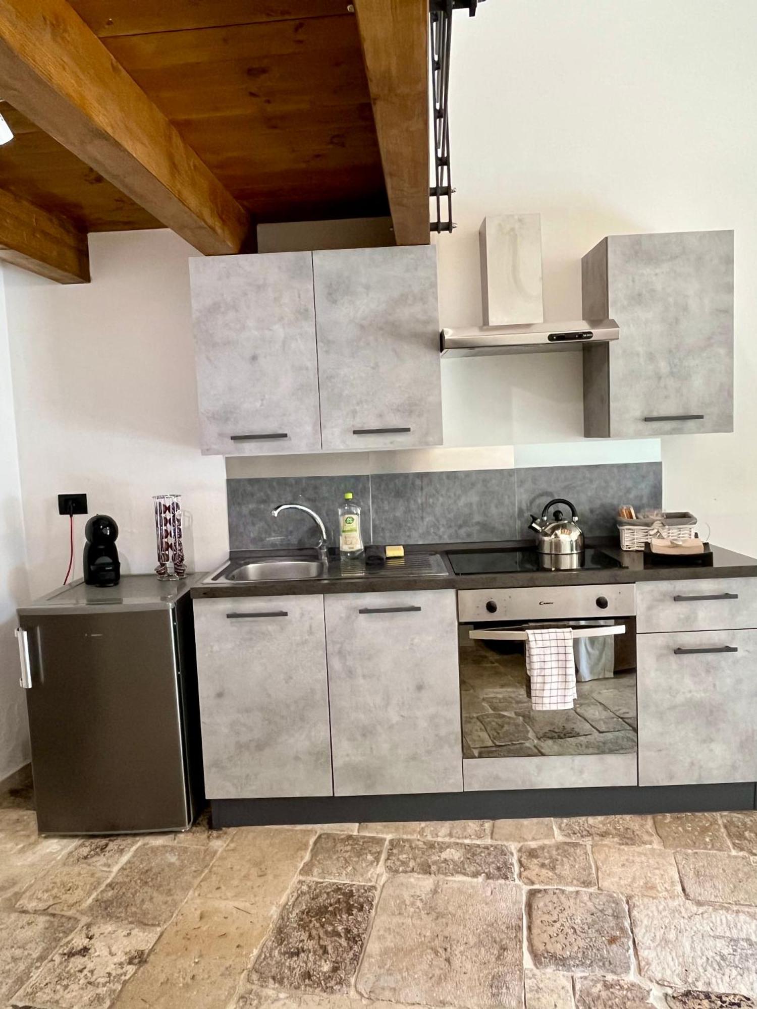 Ground Stone Apartment Bari Luaran gambar